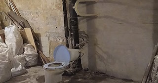 Демонтаж сантехкабины в панельном доме - цена от 1049 рублей | Сварной-Нрт